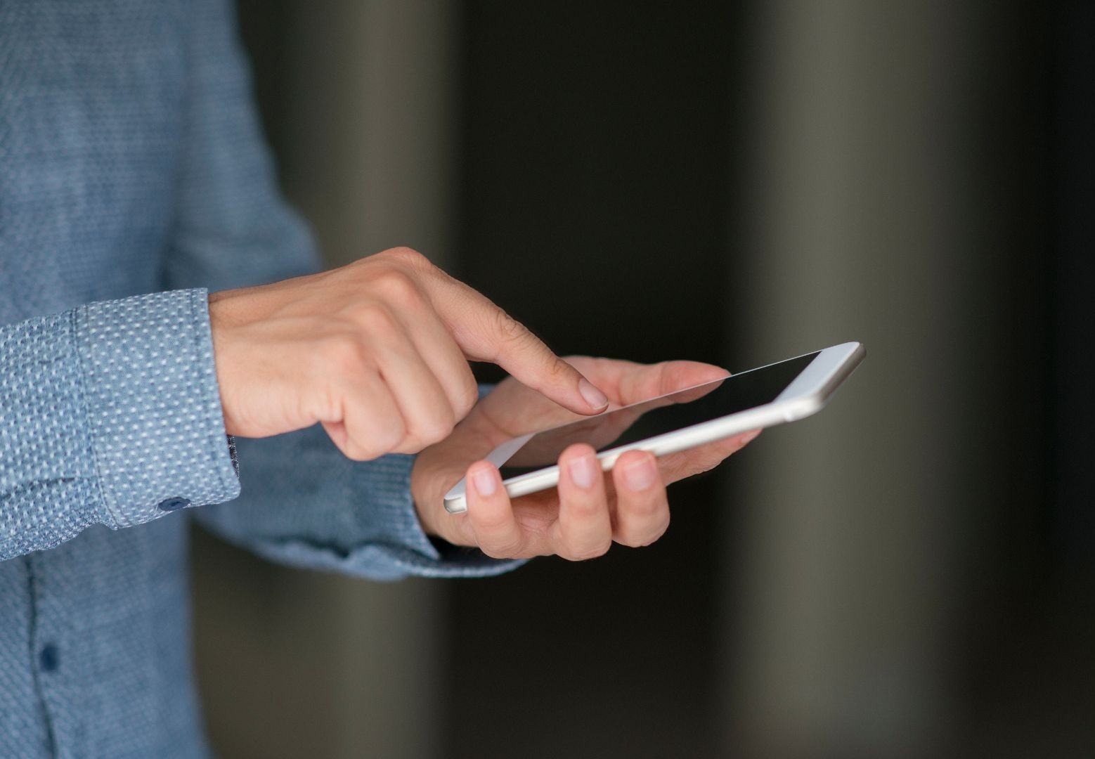 派遣バイトにスマホが必要な理由とは?