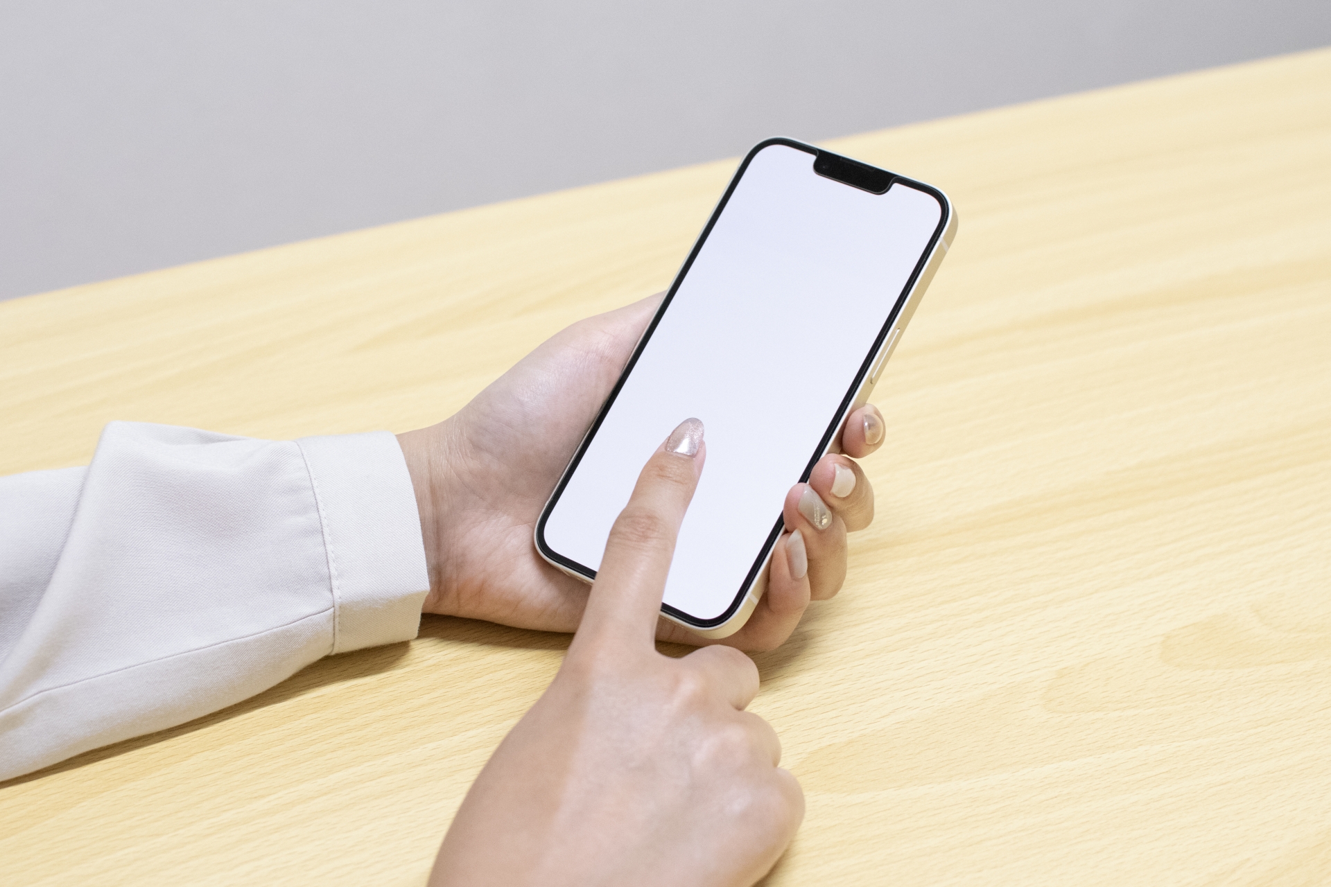技能実習生に法人契約でスマホを支給する理由のイメージ画像